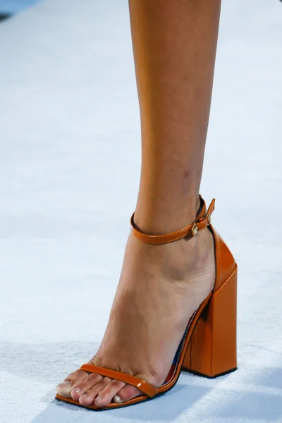 Look 19